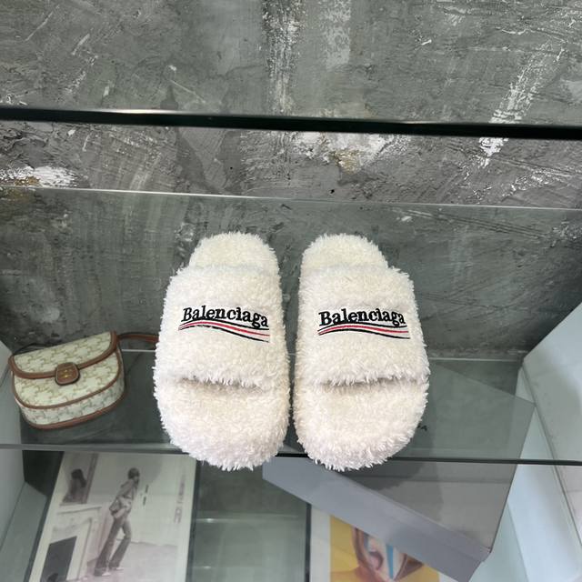 Balenciaga巴黎世家厚底毛拖超舒适光腿穿 回头率满分一年四季都能随意出门就穿博主热门单品推送码数:35-40